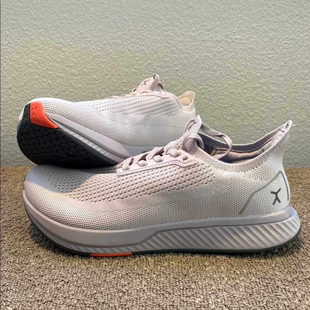FLUX Adapt Runner Women's 9.5 Dove RN Athletic Shoes